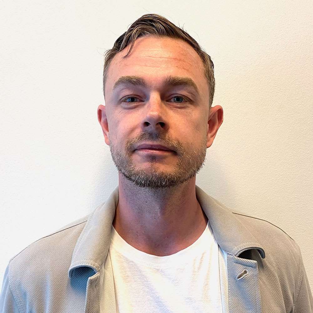 simon-mølgaard-1000x1000px